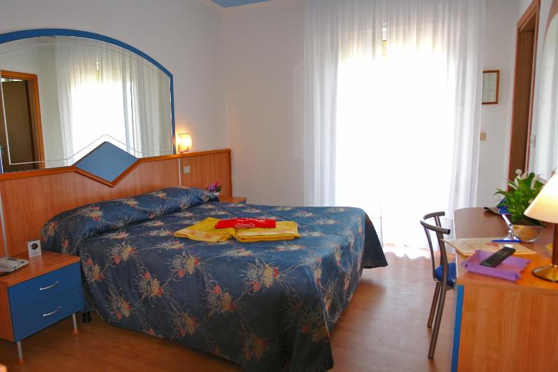 Double or Twin Room with Balcony image 4