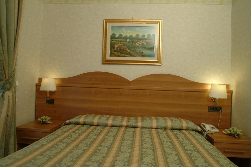 Small Double Room image 2