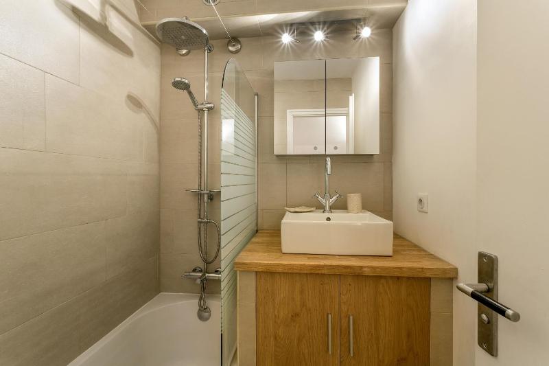 Apartment Grepon 2 - A Chamonix Alpine Haven - image 24