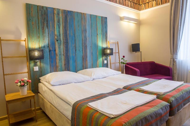 Deluxe Double or Twin Room with Balcony image 3