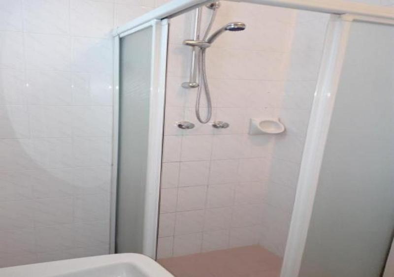 Basic Triple Room image 2