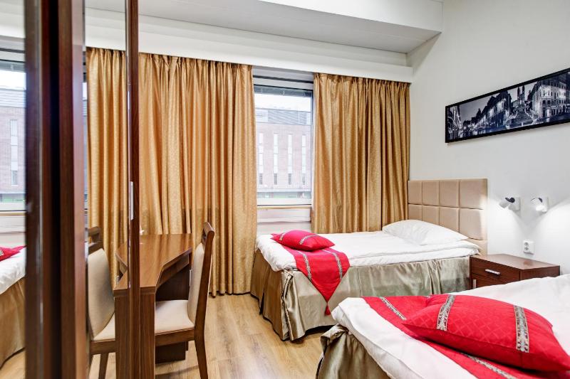 Standard Twin Room image 2