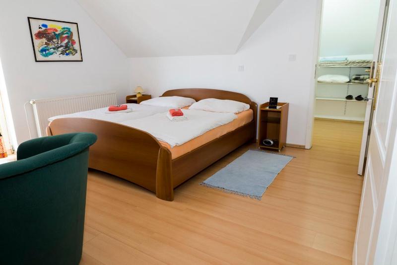 Deluxe Double Room with Bath image 2