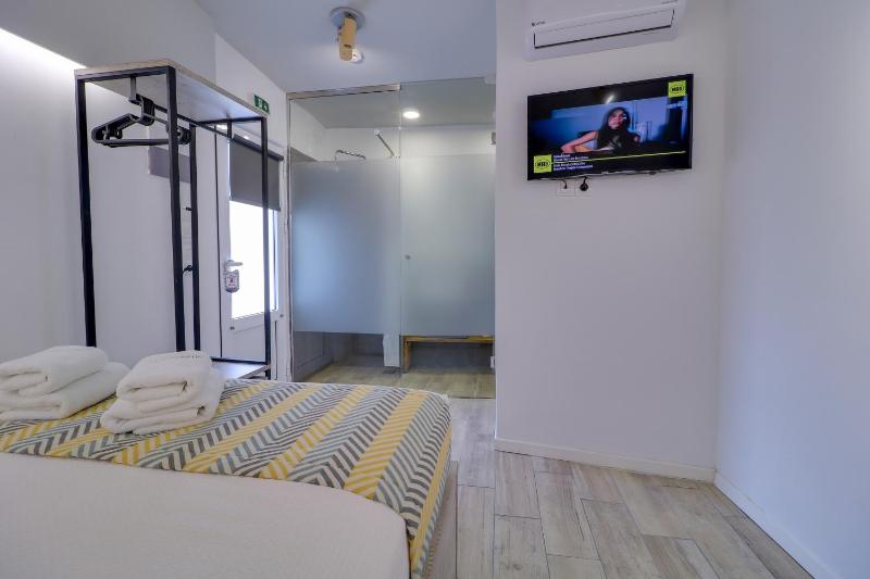 Economy Double Room image 4