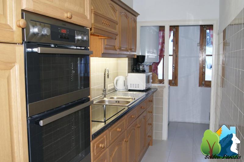 Superior Three-Bedroom Apartment - BON PB image 4
