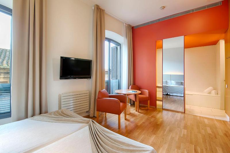 Superior Twin Room image 2