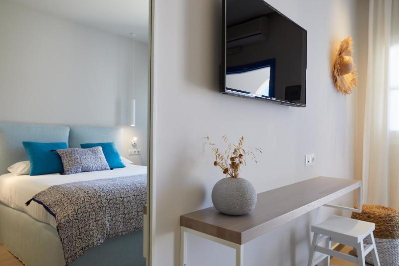 Double Room with Garden View image 2
