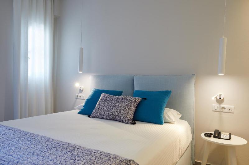 Double Room with Garden View image 3