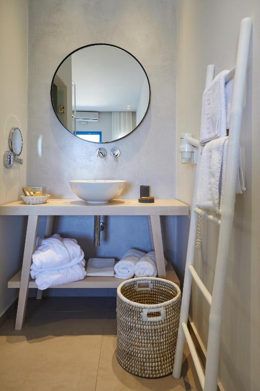 Double Room with Garden View image 4
