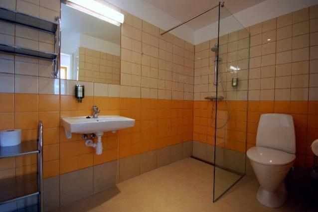 Twin Room image 4