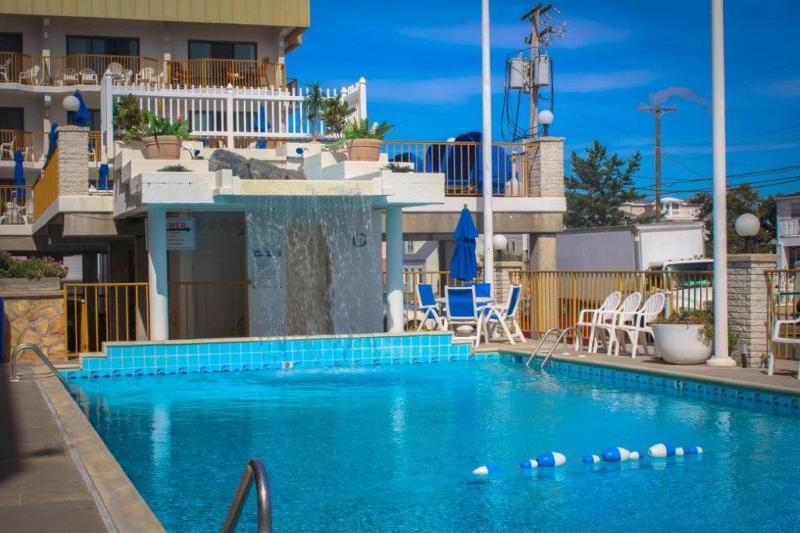 Deluxe Double Room with Sea View image 2