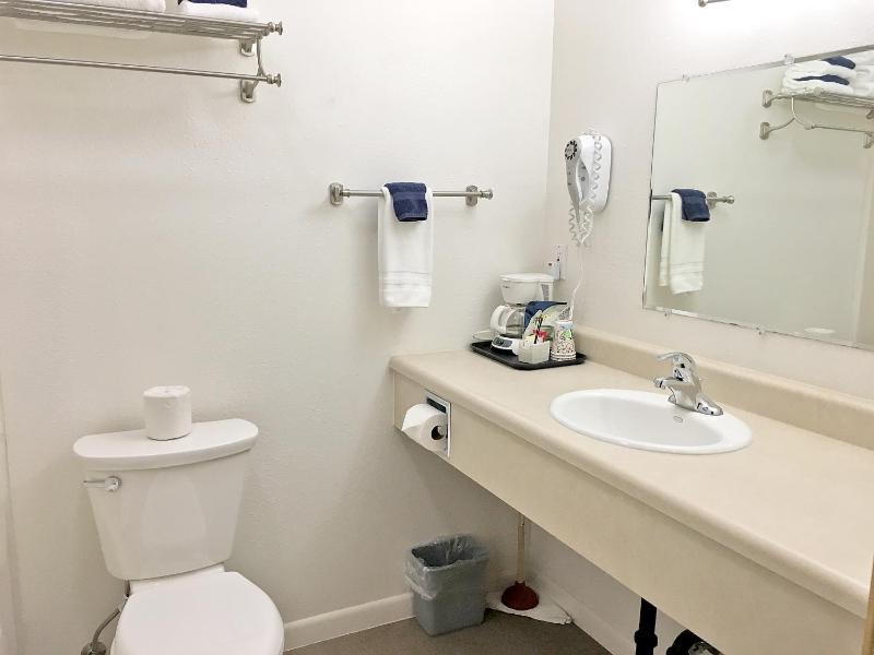 Standard King Room - Motel image 3