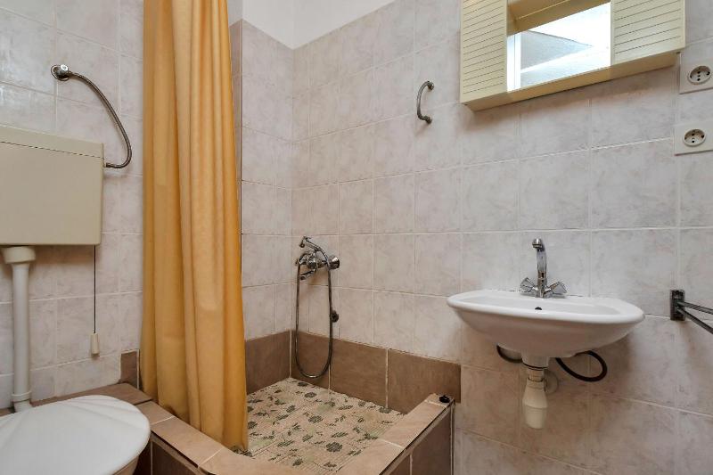 One-Bedroom Apartment image 2