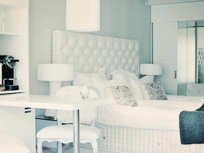 Luxury Double Room - Spa not included image 4