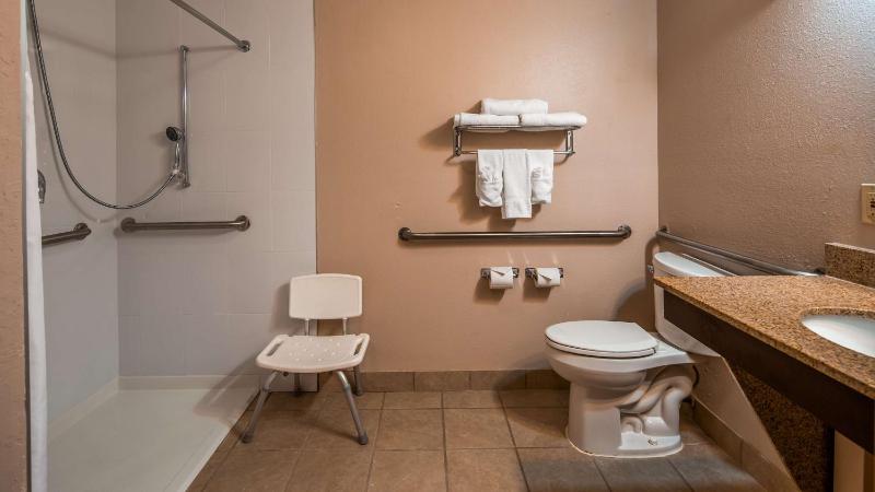 King Room with Roll-in Shower - Disability Access - Non smoking image 2