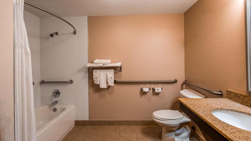 King Room - Disability Access - Non Smoking image 2