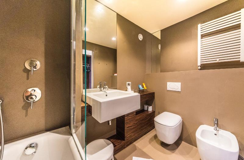 Superior Triple Room image 2