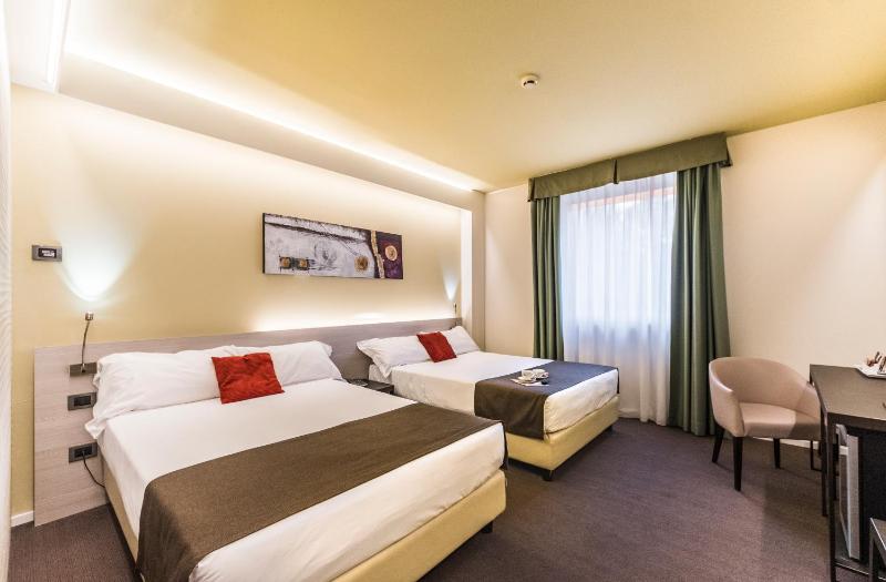 Superior Triple Room image 1