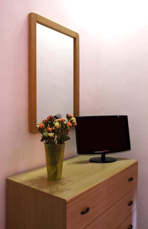 Family Room image 3