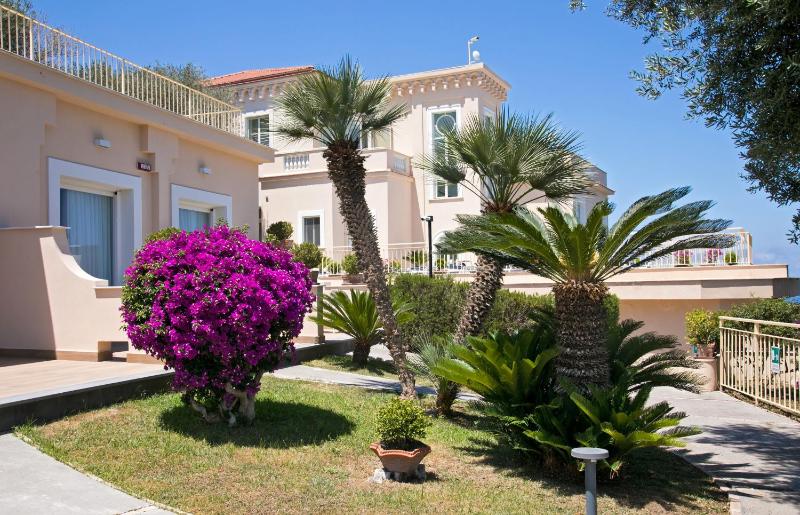Deluxe Triple Room with Sea View image 2