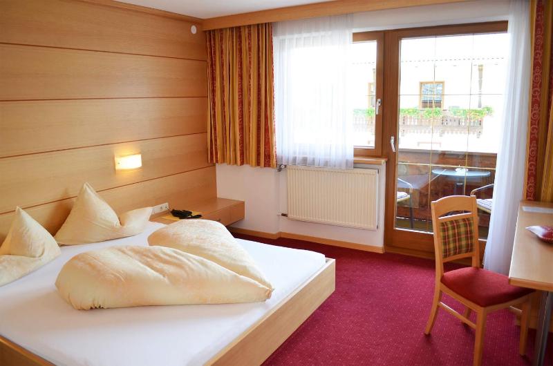 Double Room with Balcony image 1