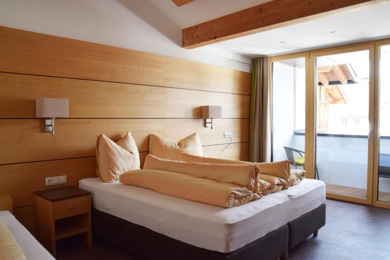 Double Room with Balcony image 4