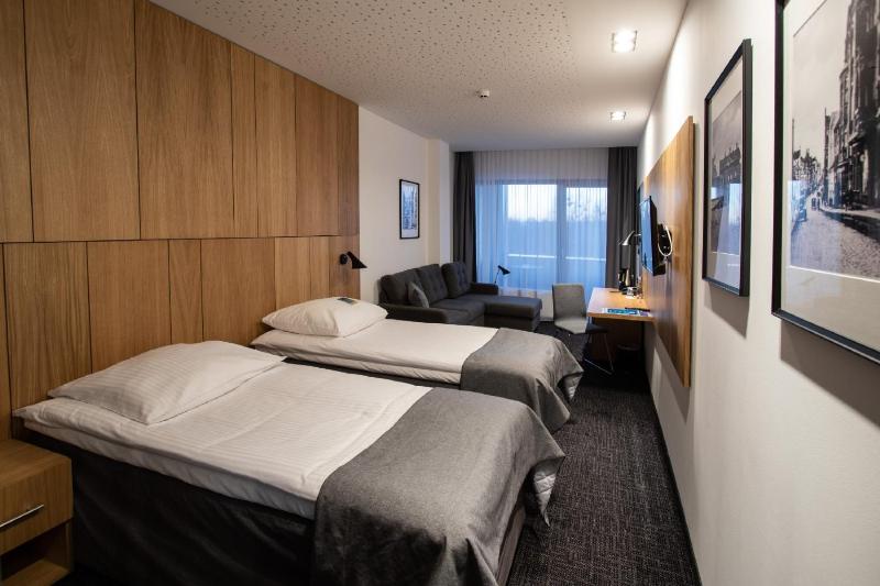 Deluxe Double Room with Balcony image 2