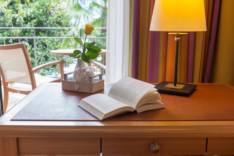 Classic Double Room with Garden View image 3