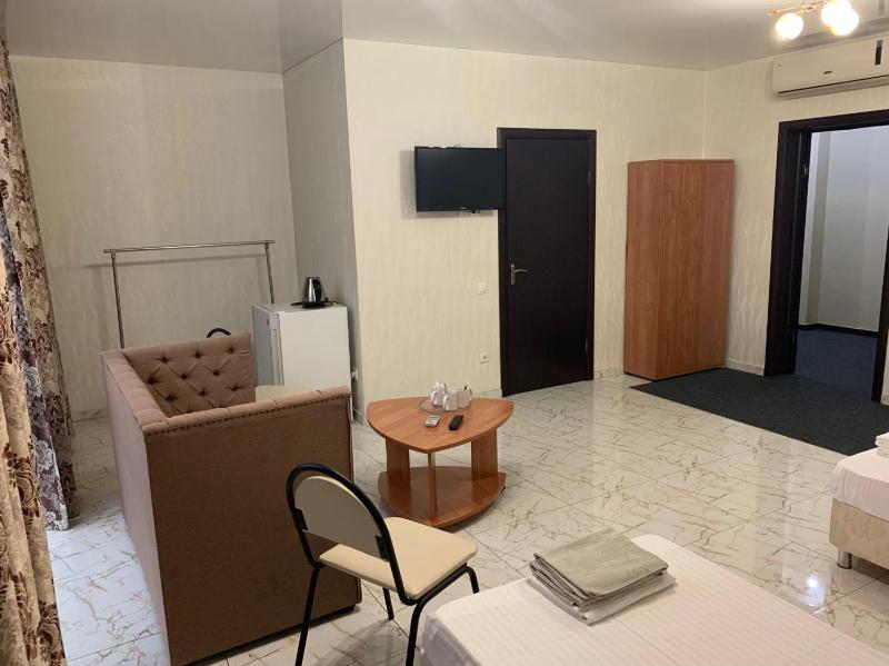 Superior Triple Room image 2
