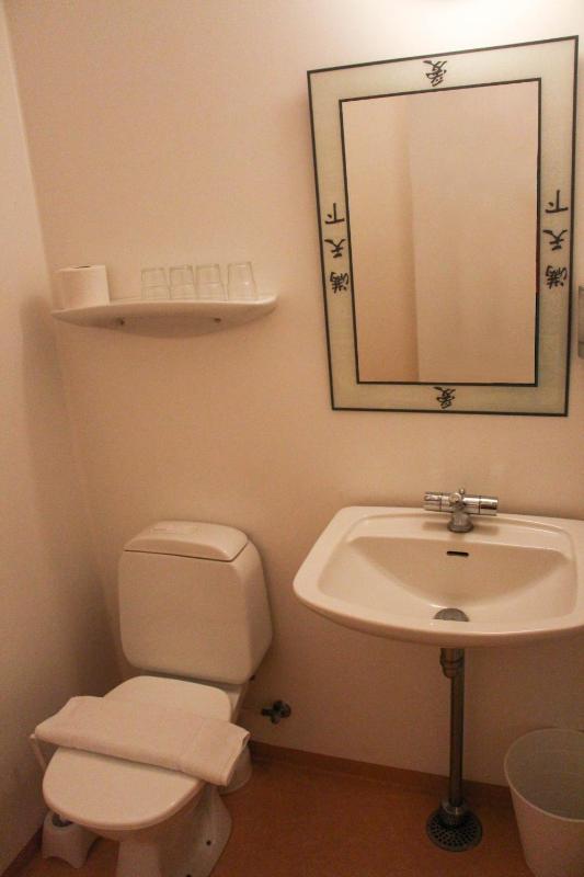 Large Double Room with Extra Bed image 2