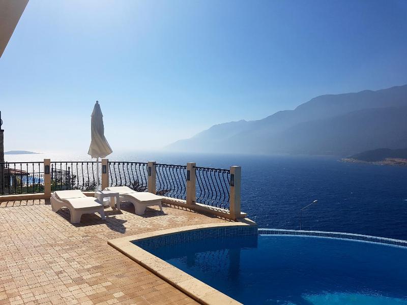 Superior Double Room with Sea View image 4