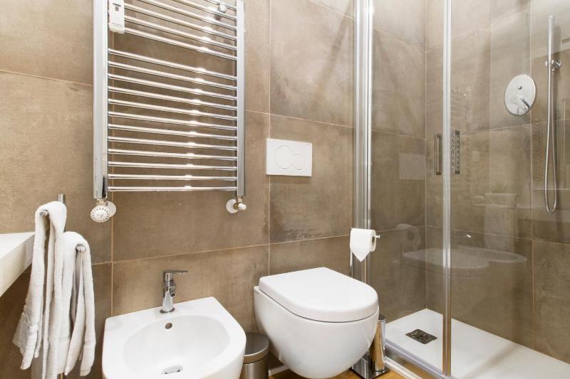GetThekey San Vitale Apartment - image 6