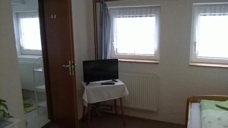 Single Room with Mountain View image 3