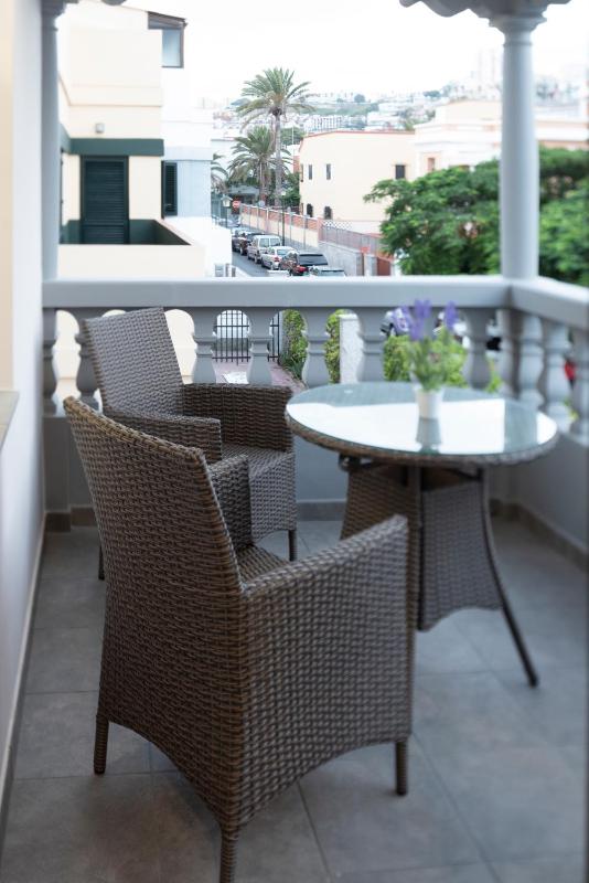 Deluxe Double Room with Balcony image 3