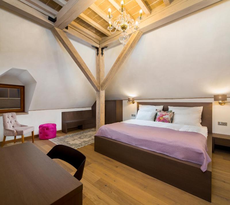Superior Double Room image 3