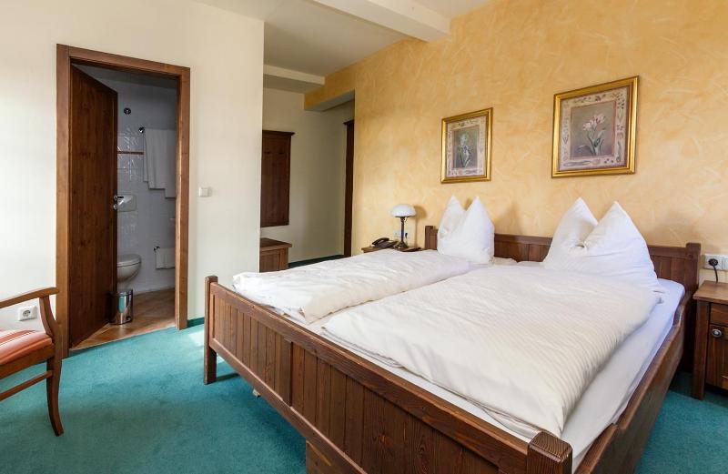 Double Room image 3