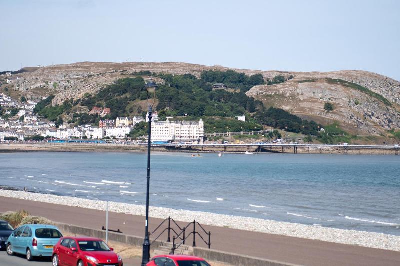 Superior Double Room with Sea View image 2