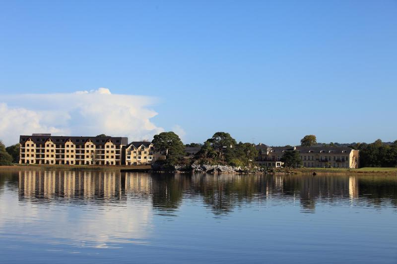 Double or Twin Room with Lake View image 4