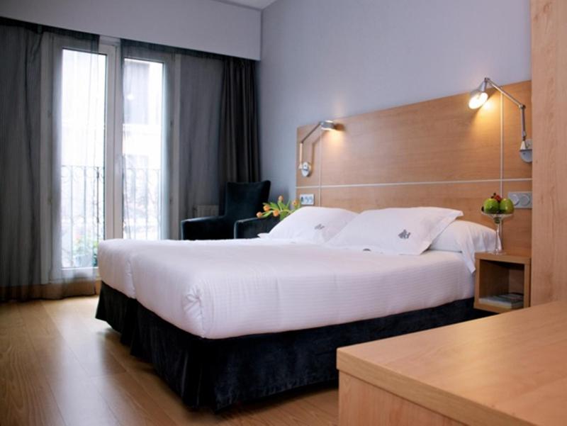 Double or Twin Room image 2