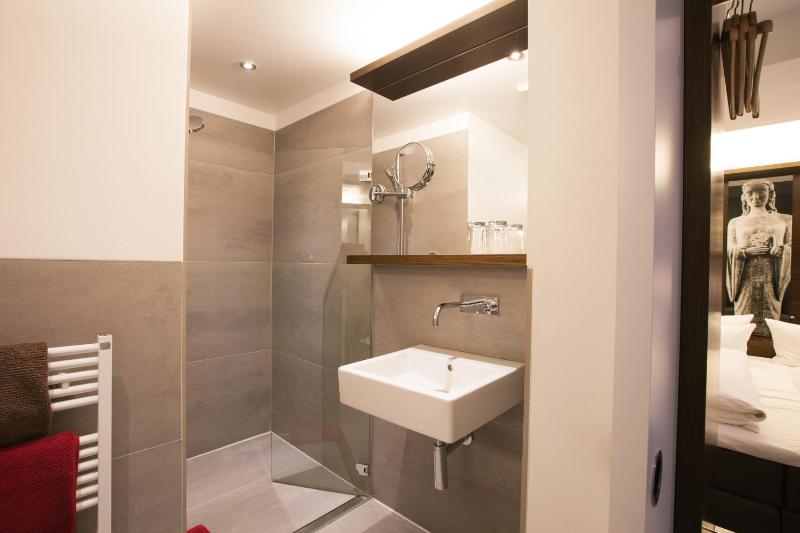Deluxe Double Room image 3