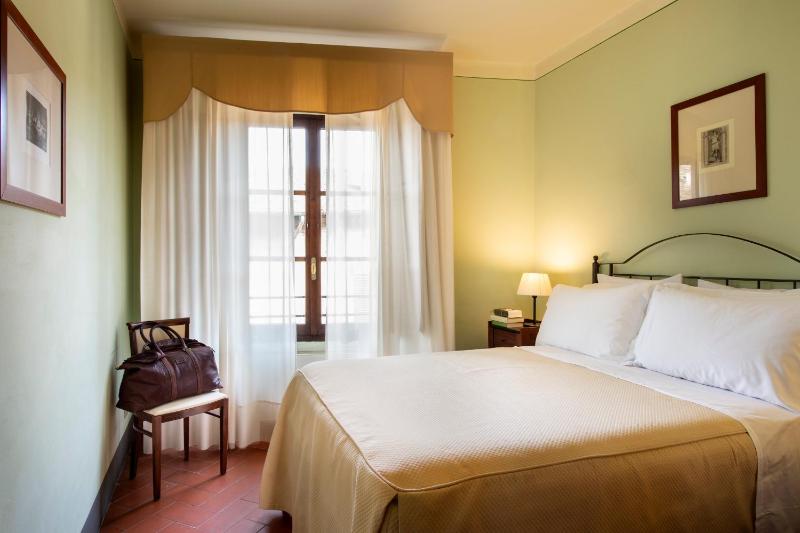 Small Double Room image 4