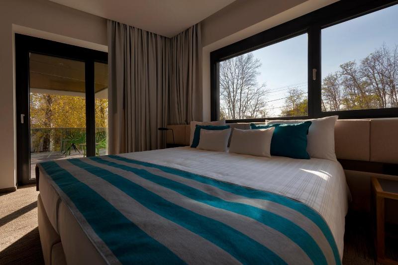 Standard Queen Room image 3