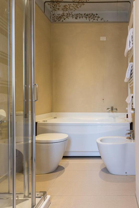 Double Room image 4