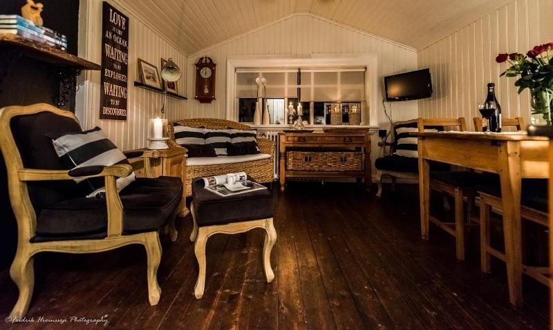 Two-Bedroom Cottage image 3