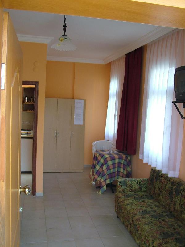 Apartment (3 Adults) image 3