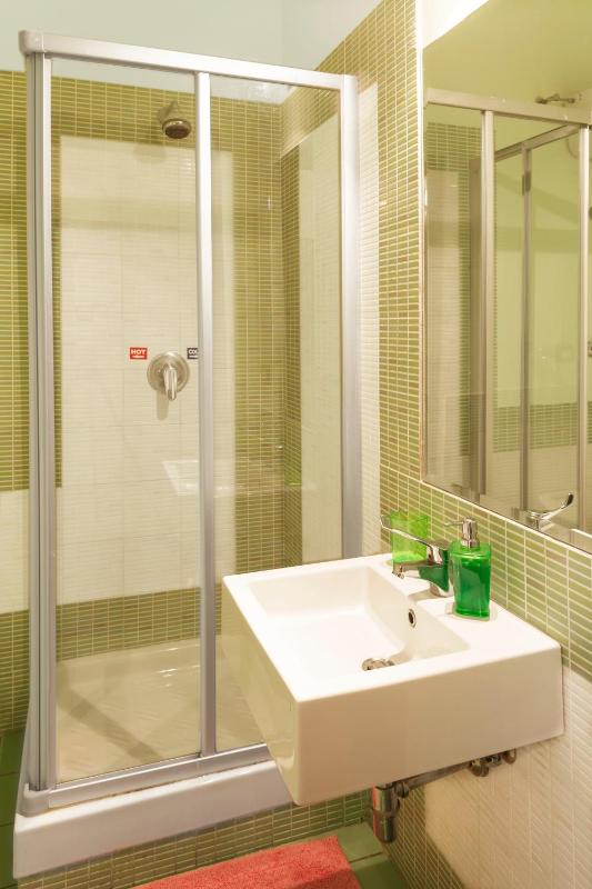 Quadruple Room with Private Bathroom image 2