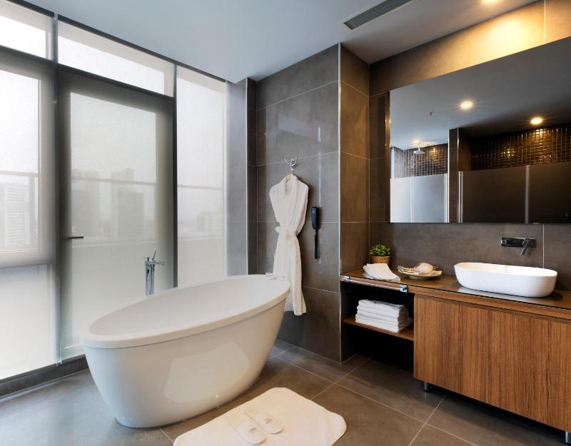 Deluxe Suite image 3