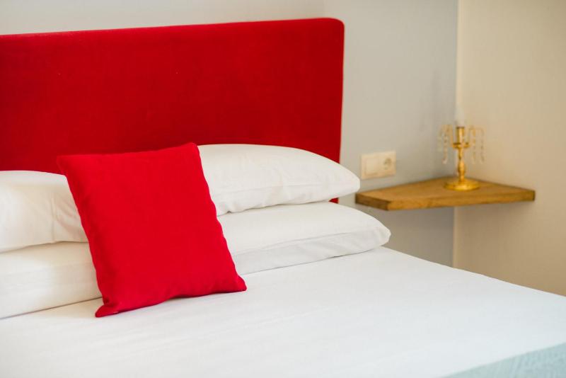 Deluxe Double Room image 2