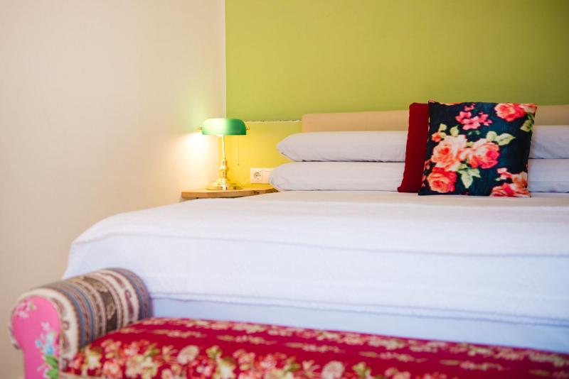 Suite with Garden View image 4