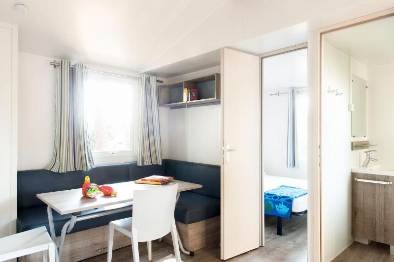 Mobile Home (5 Adults) image 3